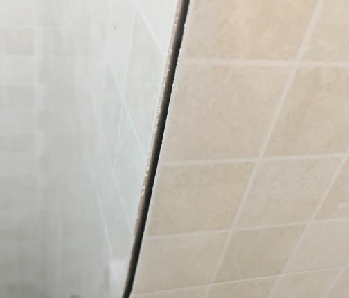 鹰手营瓷砖空鼓维修公司分享阳台瓷砖脱落的修复过程可以分为以下几个步骤
